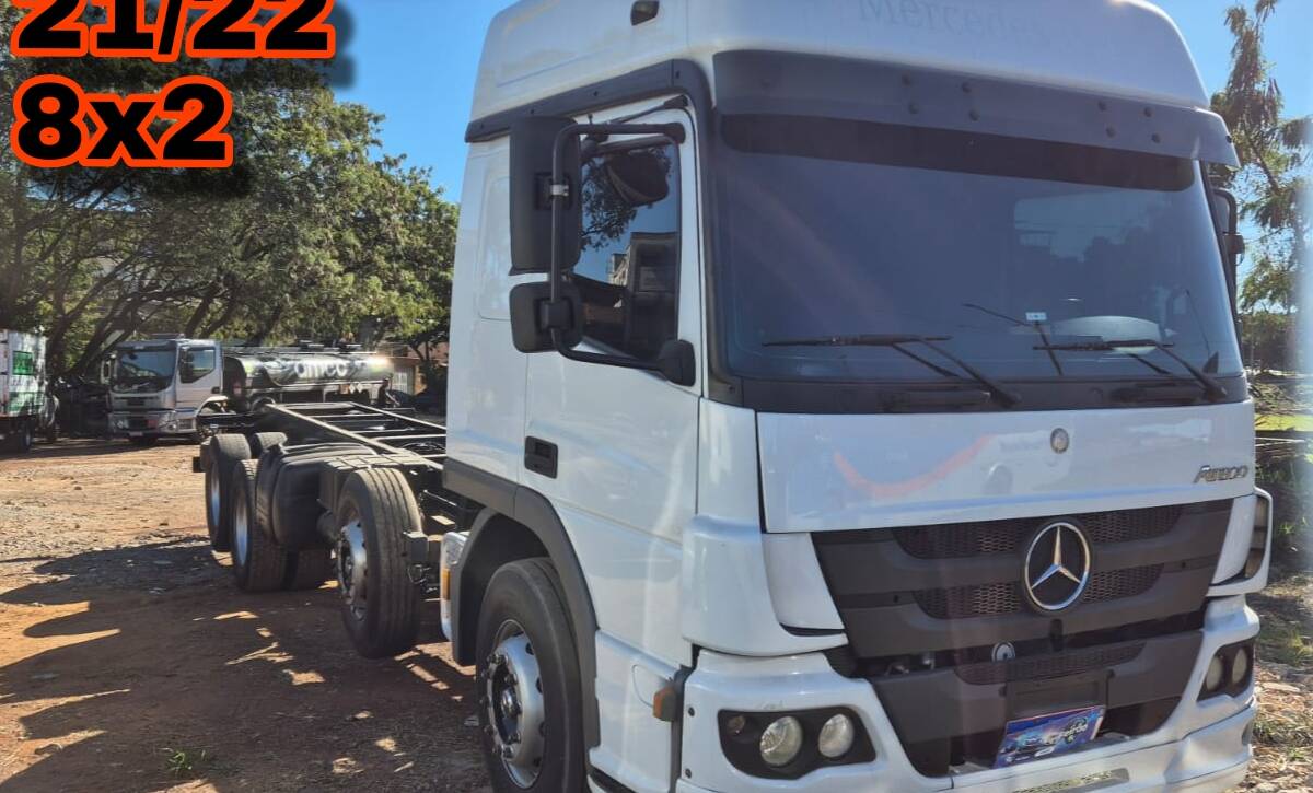 Atego 3030 8×2 no tanque asfalto – Abaixo da FIPE
